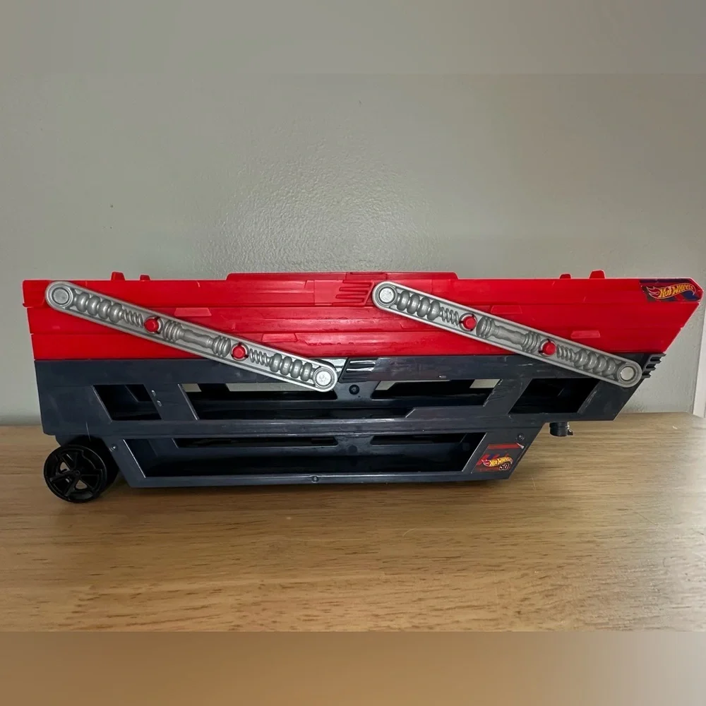 Hot Wheels‎ Mega Hauler Truck bed holds up to 50 cars six expandable levels
